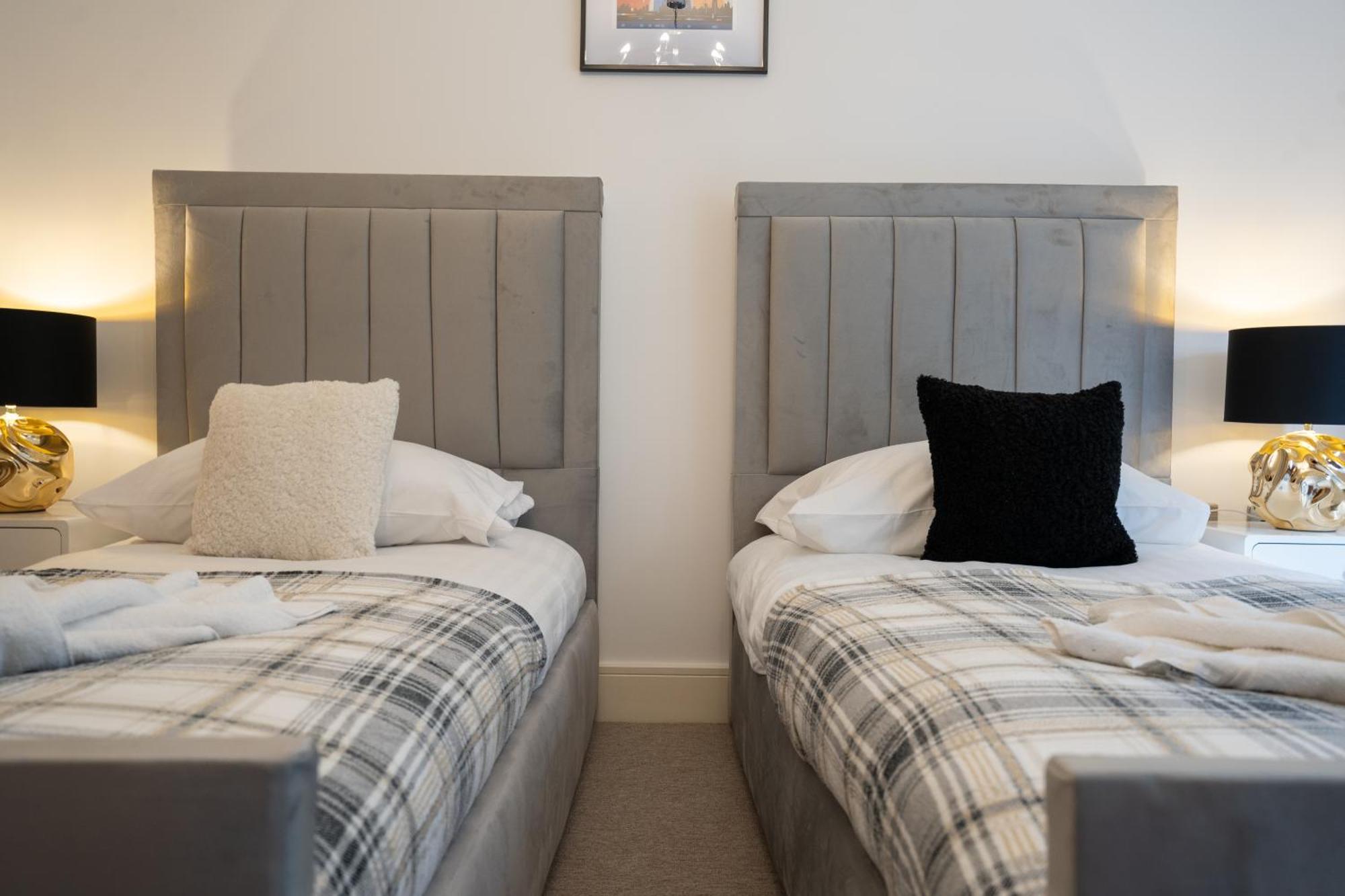 Vila Emirates House, Luxe 5 Bed, With King Sized Beds, Next To Aiport & Nec, Jlr 5 Mins Marston Green Exteriér fotografie